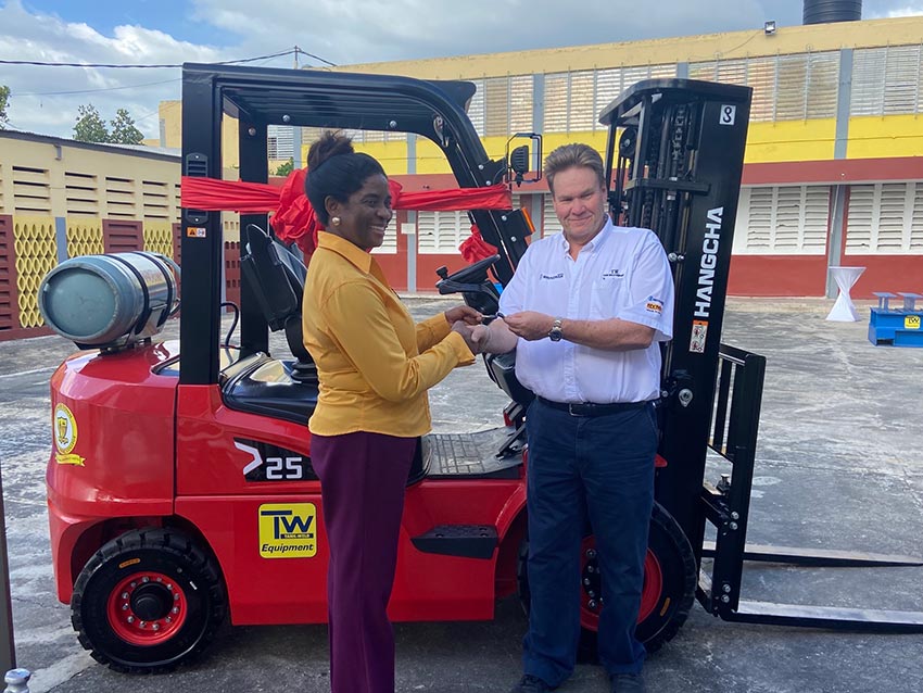 /uploads/image/2023/02/08/Tank-Weld Equipment donates forklift to Trench Town Polytechnic College (4).jpg Tank-Weld Equipment donates forklift to Trench Town Polytechnic College (4).jpg