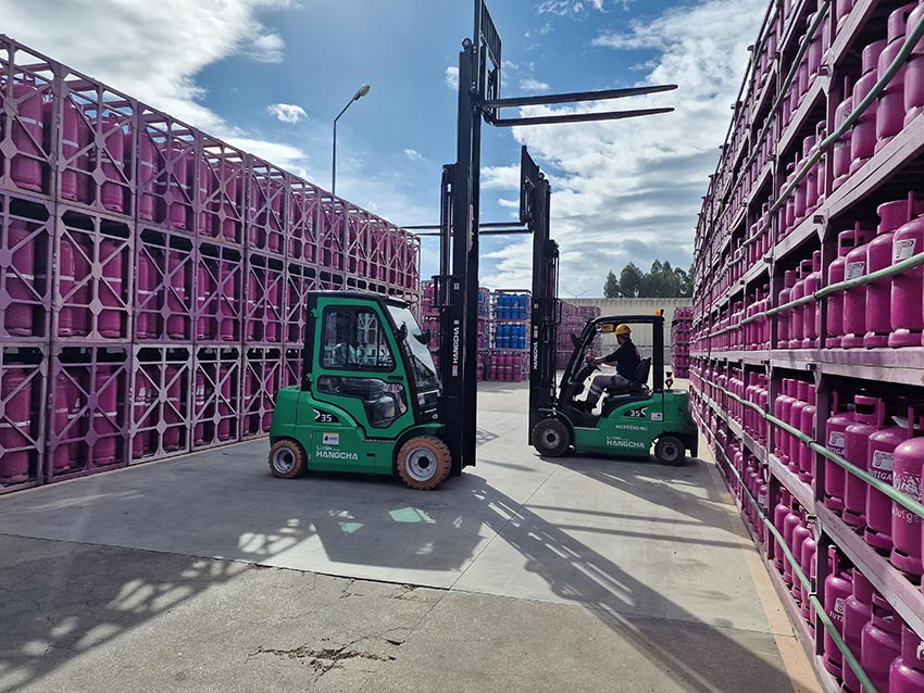 /uploads/image/2023/02/01/Hangcha Li-ion Forklift Application Case - Energy Industry (2).jpg Hangcha Li-ion Forklift Application Case - Energy Industry (2).jpg